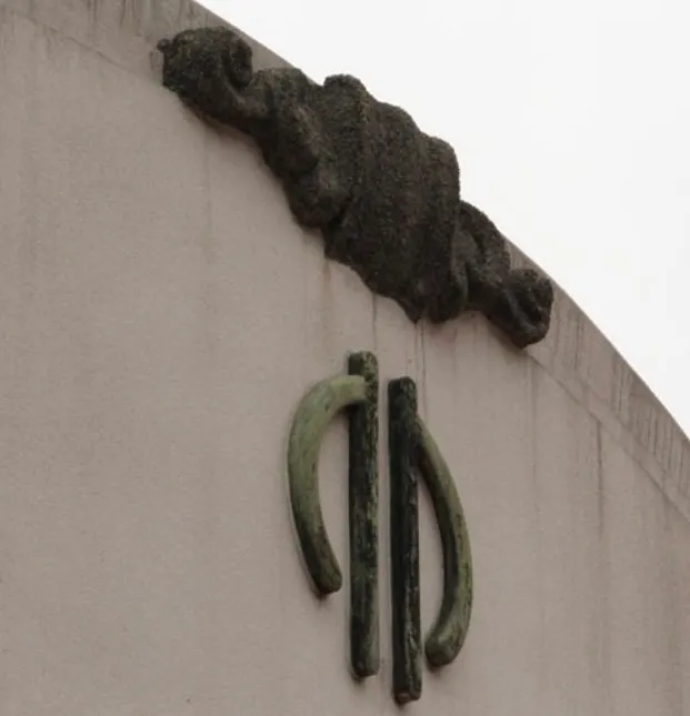 新富市場屋頂的第一代台北市市徽