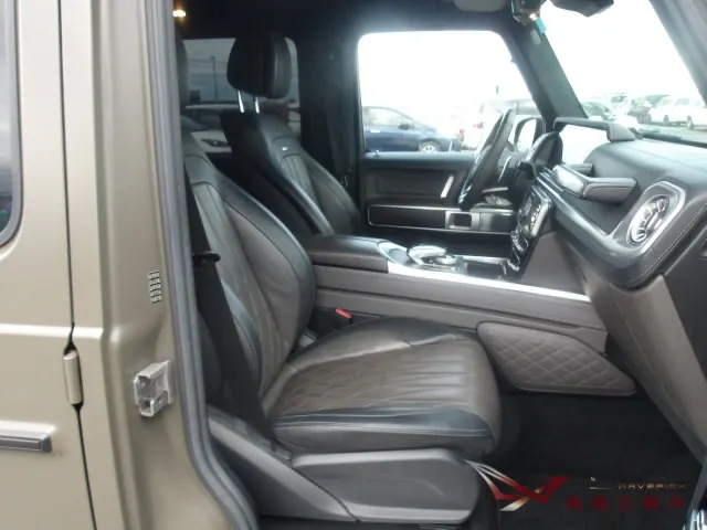 Mercedes-AMG G63 消光橄欖綠限定版成功競標，日本橫濱港準備出口回台，解析外匯車代購流程、稀有車款尋車策略與進口細節。