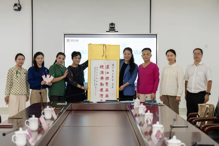 穗澳兩地互贈禮物