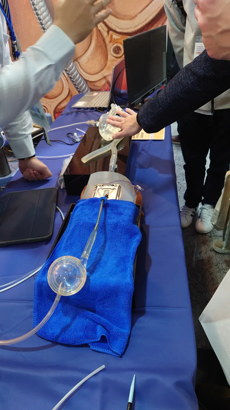 廠商進行新器材示範