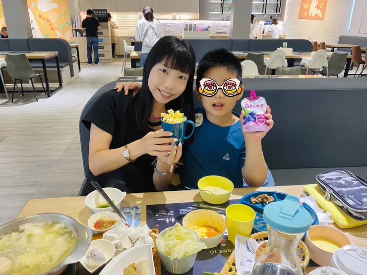 謝謝容易姊姊幫我們合照