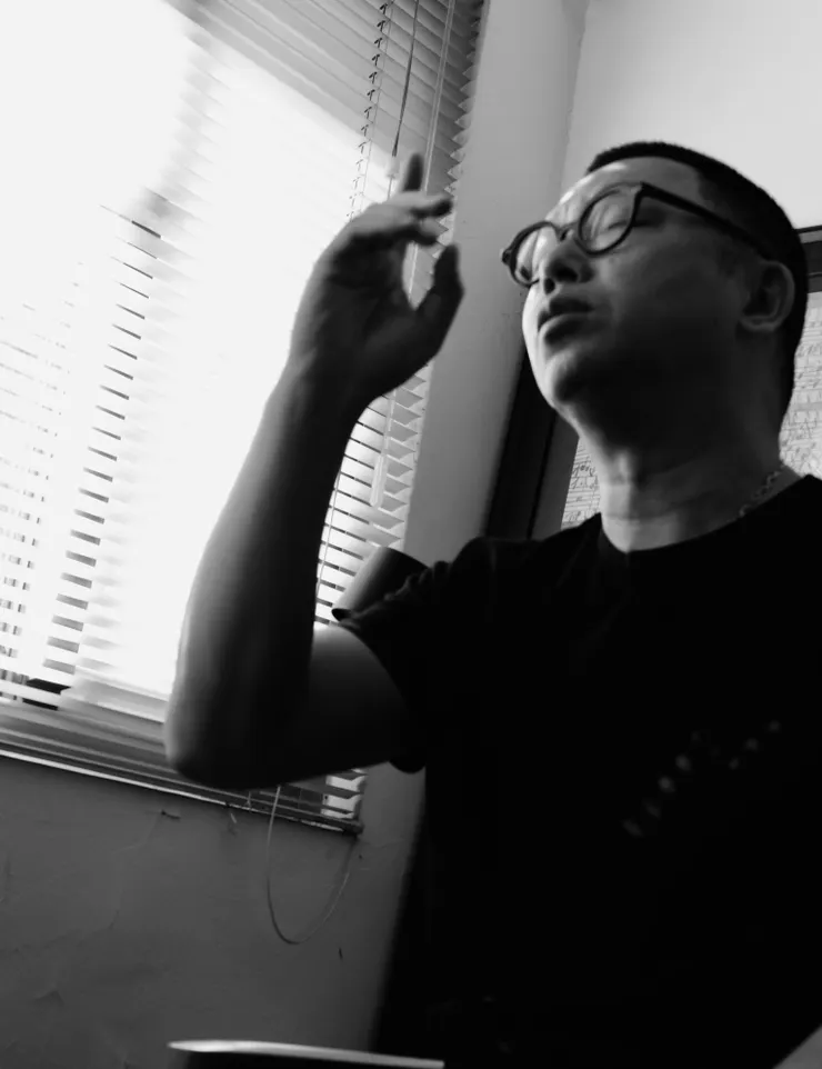 沈可尚導演專訪照。/攝影:拍照小沈