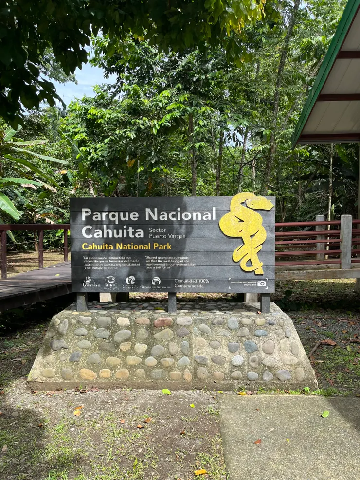 Cahuita國家公園的招牌，這次是蛇