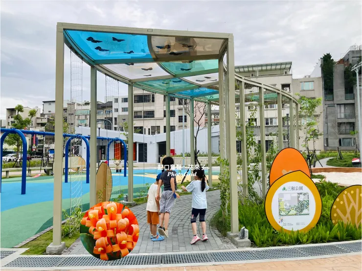 三和公園植栽豐富也非常適合孩子認識生態，明年這裡會爬滿炮仗花。
