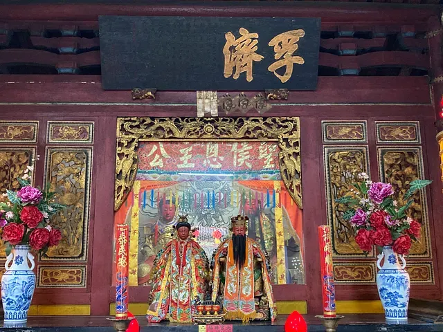 最前面供奉的是陳淵和他的夫人---攝於20240211 by Ching 慶