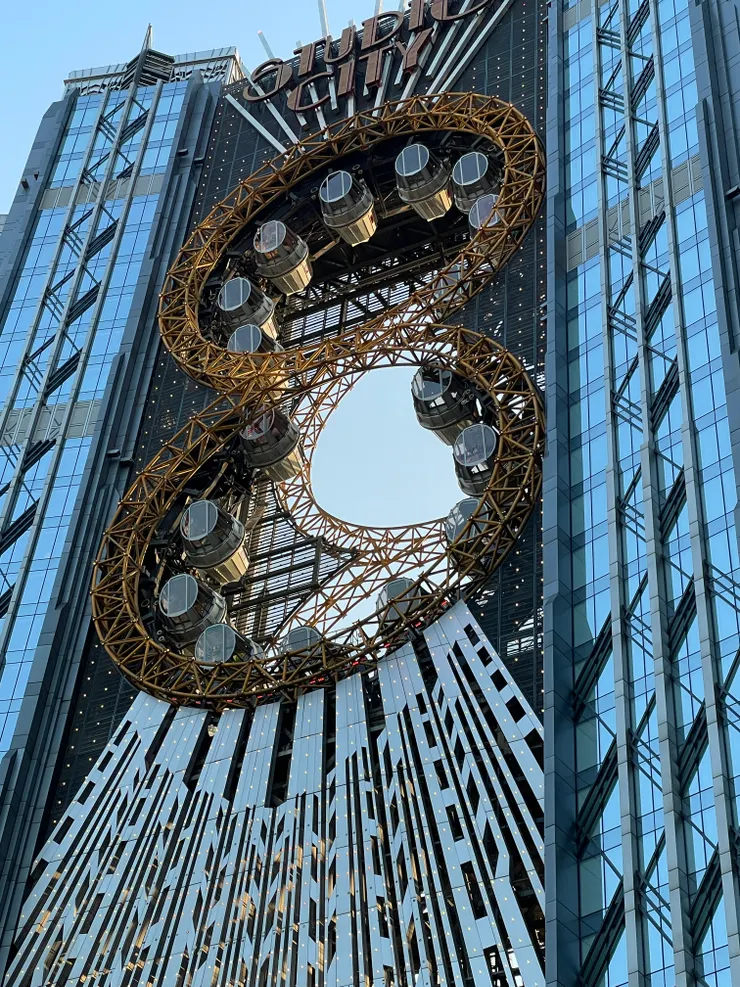 新濠影匯酒店的8字摩天輪。