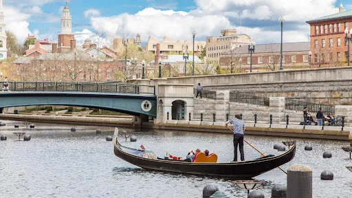 作者去的小鎮，英：Providence