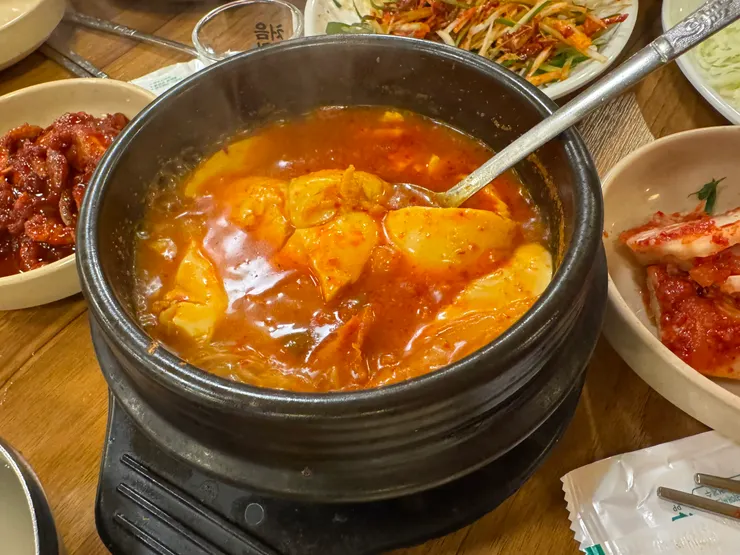 好吃的嫩豆腐，也有泡菜