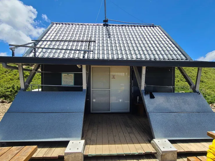油婆蘭山屋，位於營地中層。這山屋沒有留言本了