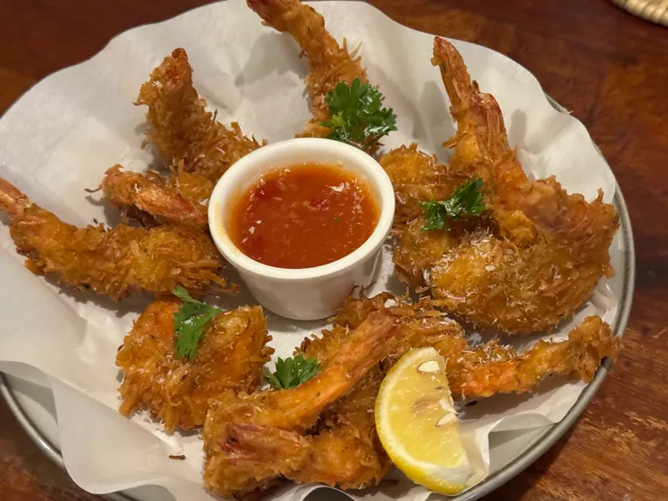 椰子蝦，很酥脆好吃，蝦子很大隻