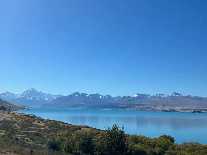 公路旁的觀景台拍攝Lake Pukaki