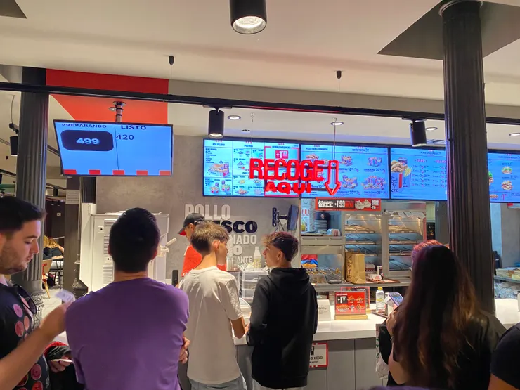 晚上9點肯德基大爆單，人山人海