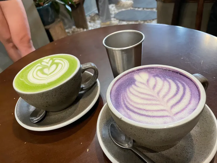 抹茶拿鐵和香芋拿鐵