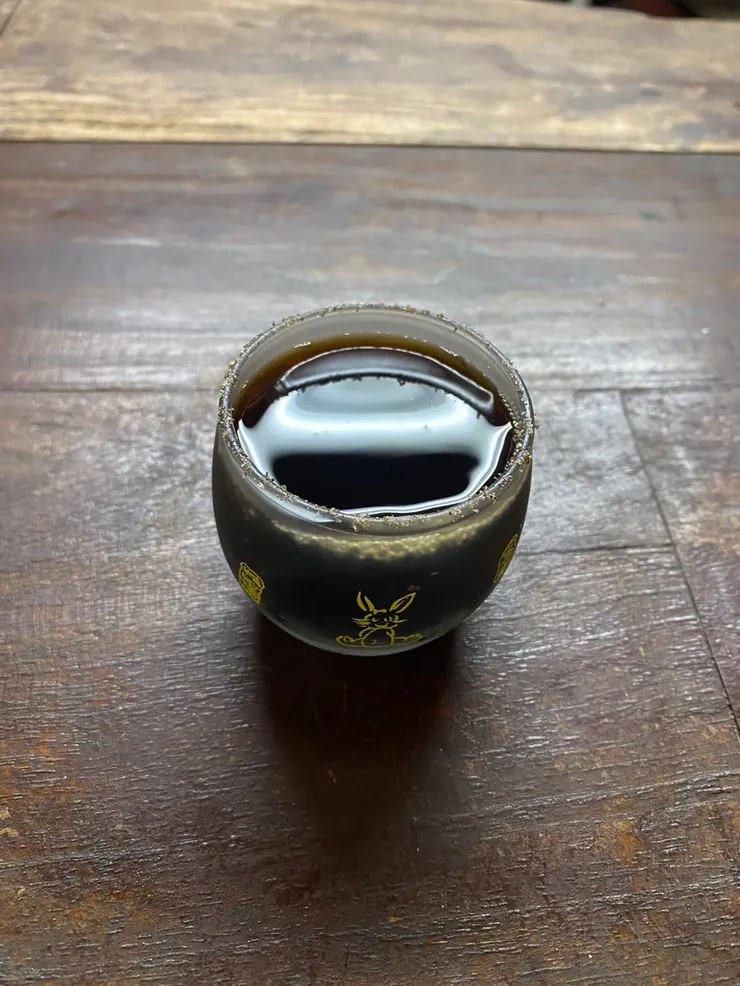 杯緣抹上鹽巴的咖啡