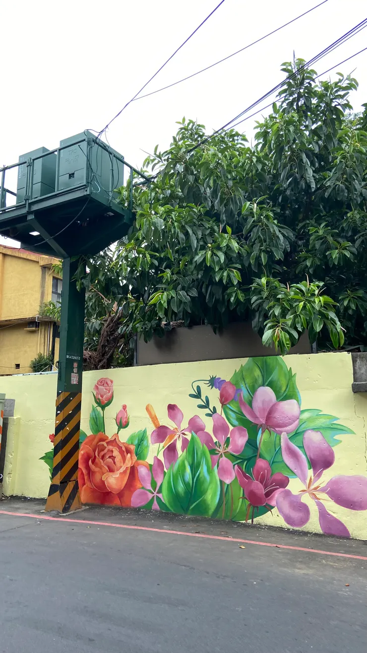 搶眼的花朵彩繪