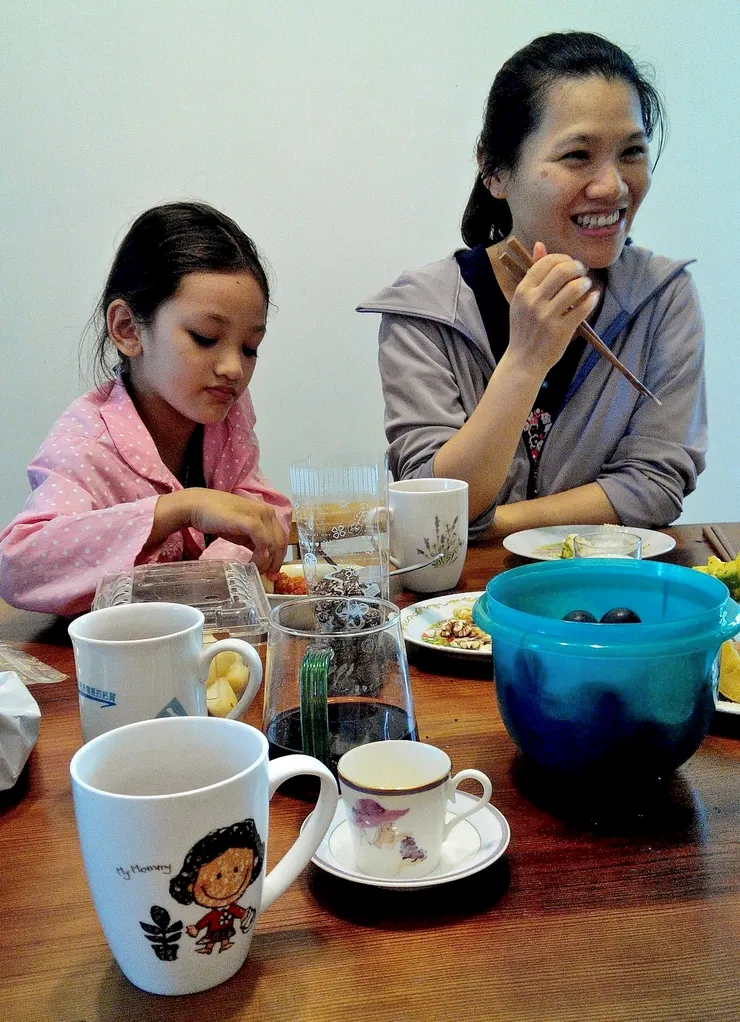 【十幾年來愉悦相伴無數閒逸晨午！2014/8/9，現在照片中小女孩都高二了。】