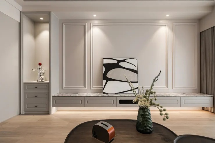 ▲藝瓦空間設計<美術園邸B6-3F>，電視牆簡單明快的線板設計，與大理石紋理檯面對比呼應