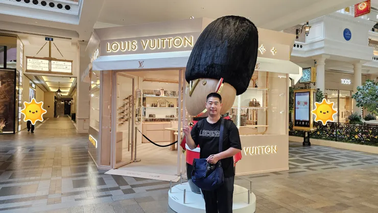 這是澳門倫敦人購物中心內的LV!澳門真的很五光十色!
