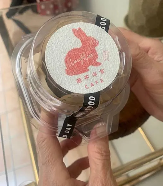 可麗露單顆的包裝很精緻