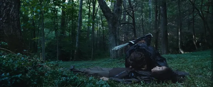 Katniss為Rue的死亡悲憤痛哭