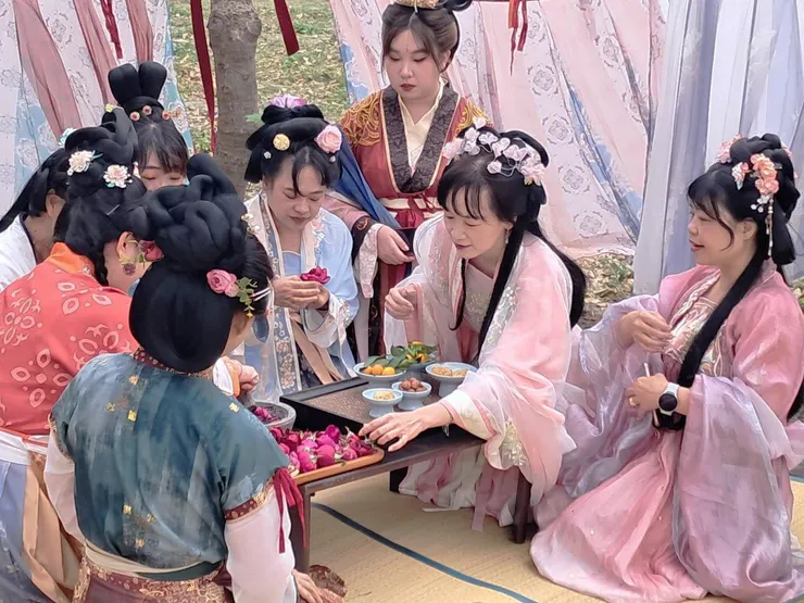 玫瑰花饌×漢服×裙幄宴    一場穿梭時空的夢幻之旅
