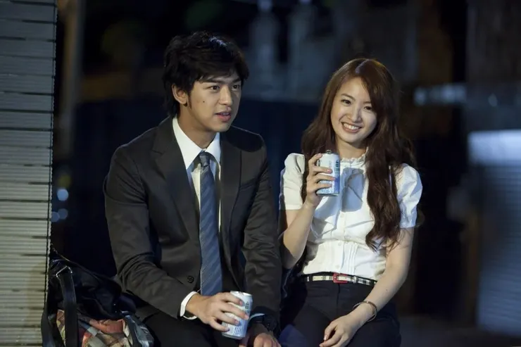 《我可能不會愛你》劇照，女主角程又青的感情處理，在現今社群經常被網友抨擊。