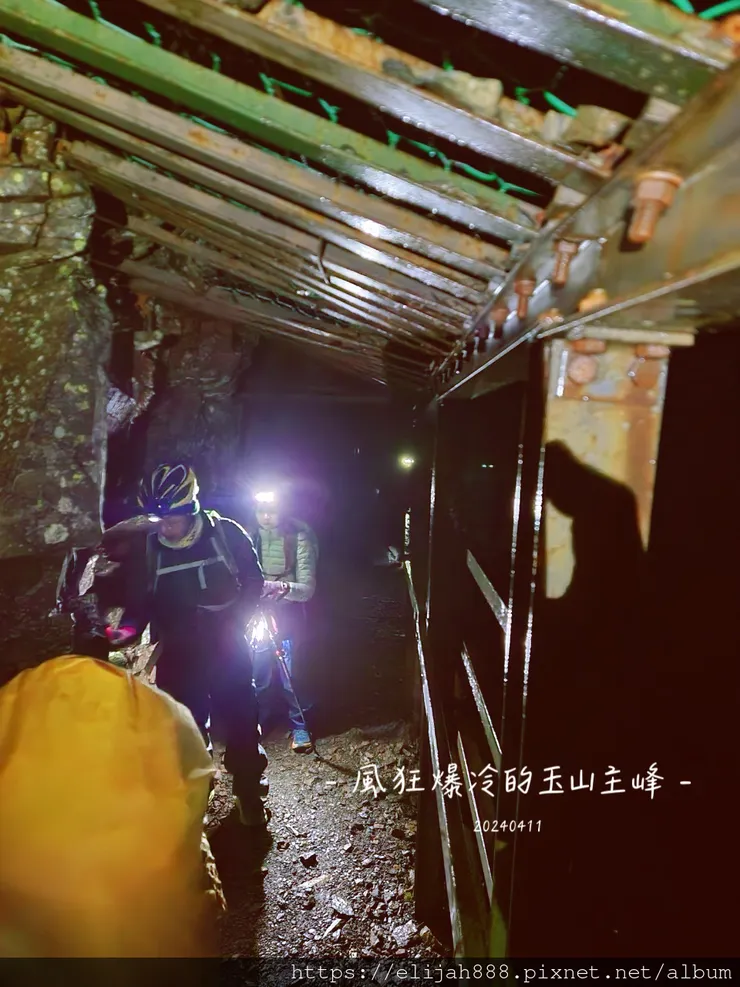 【玉山主峰西峰.兩天兩夜】冷到爆炸的玉山主峰賞雲海/一直走花