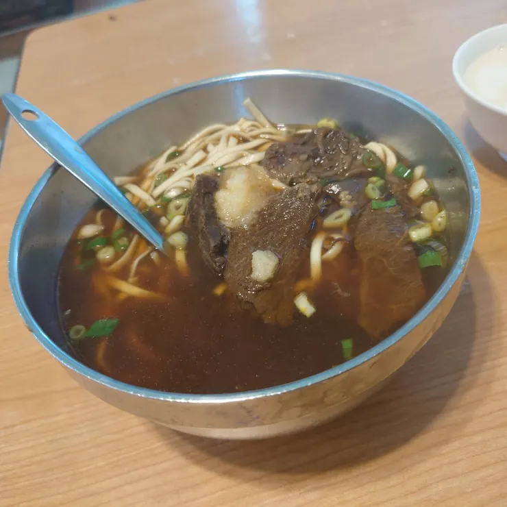 蒜味牛肉麵