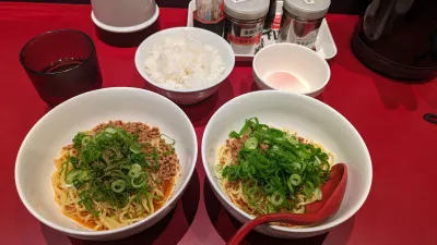 廣島版乾麵？車站大樓裡的「無湯擔擔麵」