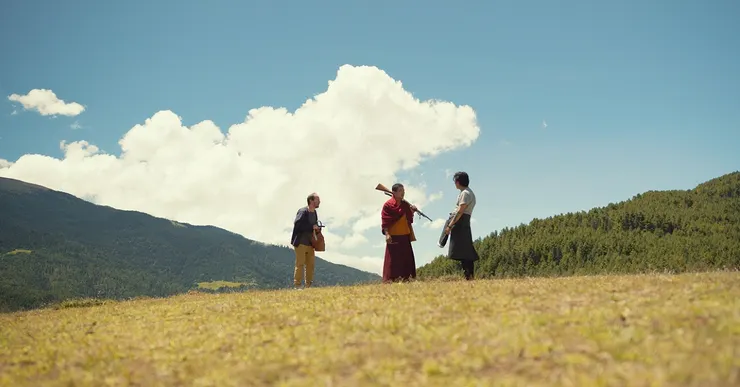 以槍為引子,勾連出不丹實行民主時的矛盾處境(圖片:海鵬影業)