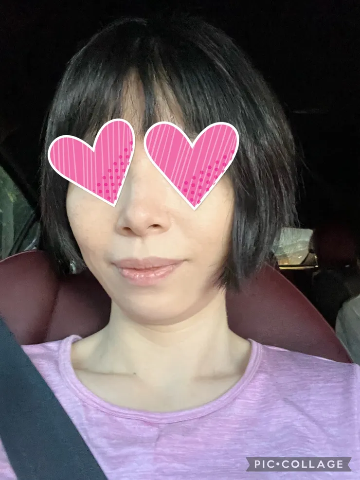 而且MAC的粉底液真的如傳說中的頗遮瑕，黑眼圈、肝斑之類都遮的七七八八，皮膚感覺超級好，視覺小了五歲有吧XD。