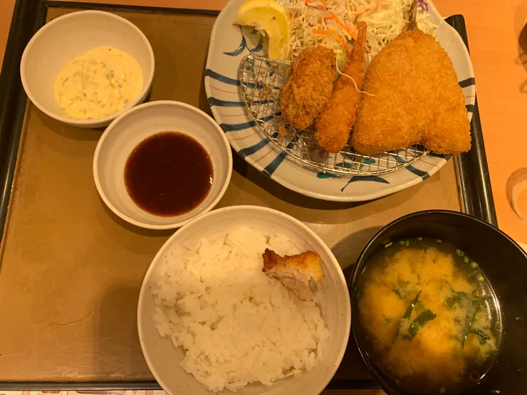 炸牡蠣兩顆、竹夾魚、炸蝦，這個好像¥1,080