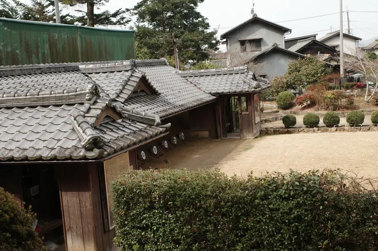 另一端的箭靶,可以看到沒中的箭比較多,看起來這並不是什麼容易的技術