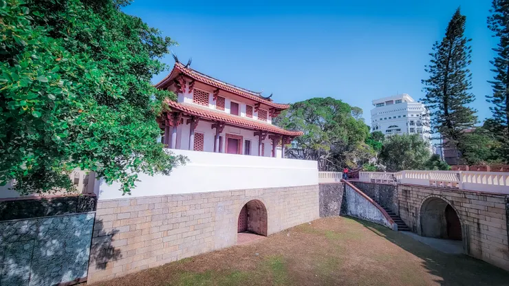臺灣府城大南門，又叫做寧南門，也在旁邊！