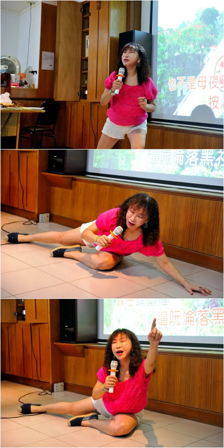 【藍藍「犧牲色相」演唱黑玫瑰，要不是大家這麼熟可没得看。】