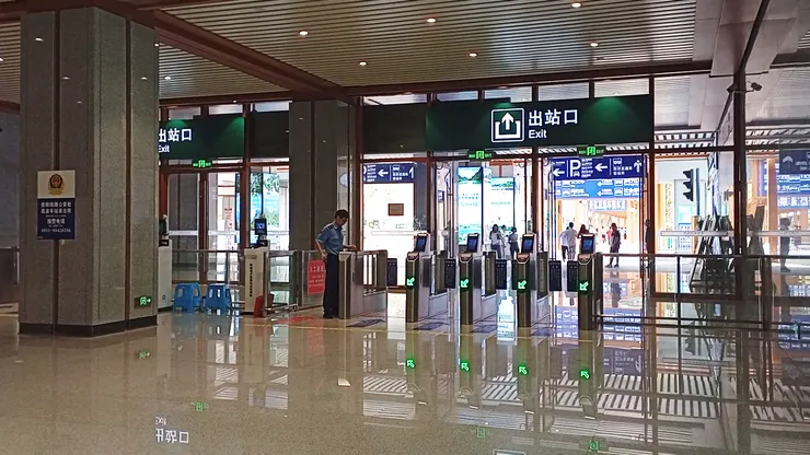 荔波火車站出站口