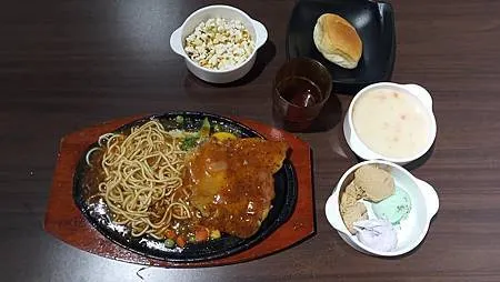 [基隆美食]CP值很可以、服務很好、點餐到上菜速度很快，豪美
