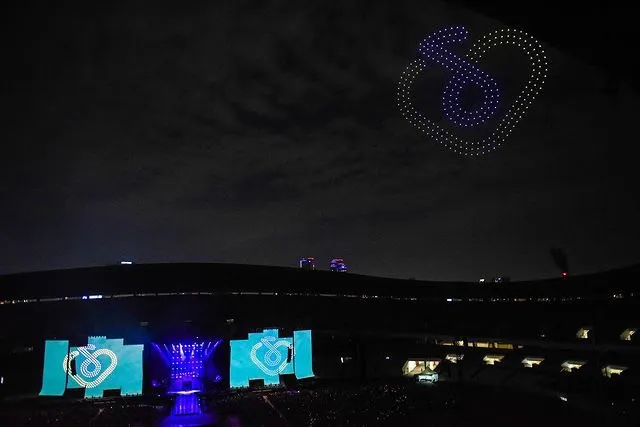 管弦樂的演出，加上無人機表演，可以感受到IU和團隊對於演唱會的用心