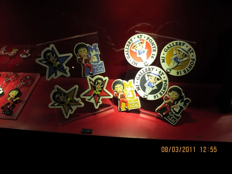 還有卡通版的磁石貼和匙扣！(好想要！)