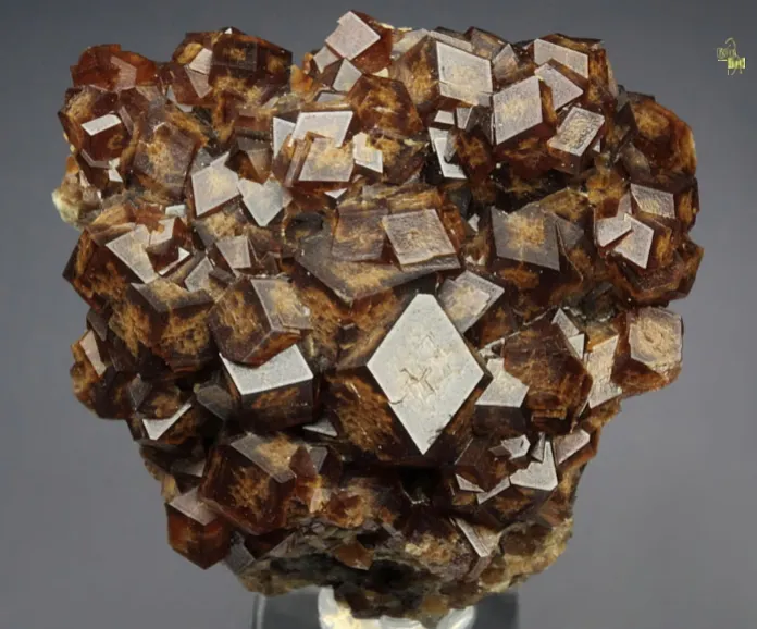 希臘塞里福斯島希臘石榴石，資料來源：來自mindat