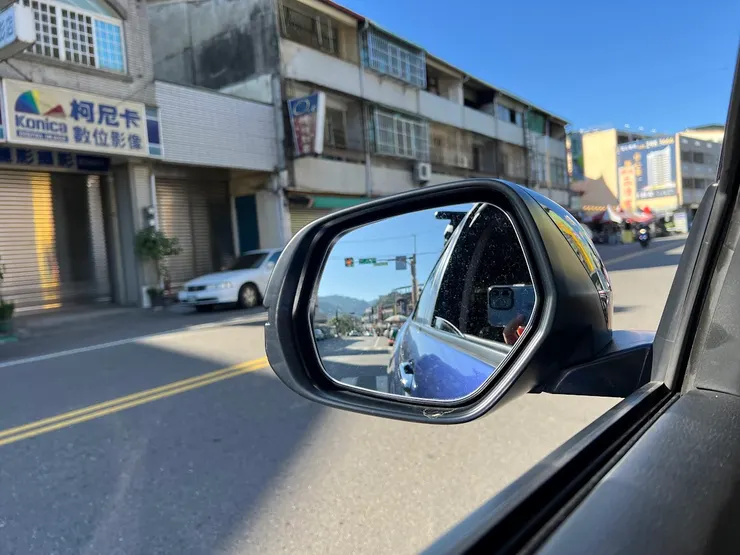 喜歡透過鏡子拍攝景物