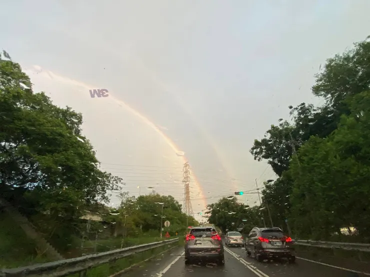 歸途令人驚喜的虹霓😍