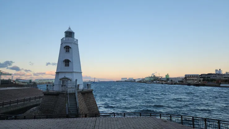 堺市，堺港的舊燈塔。於明治十年(1877年)所建。