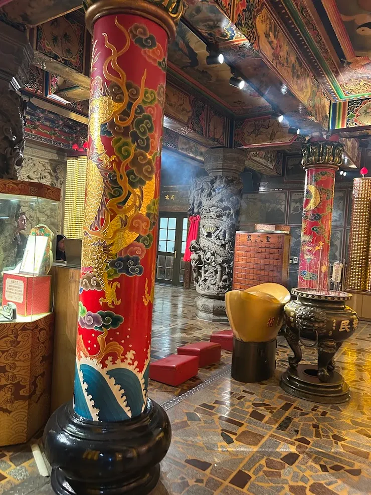 大殿內莊嚴隆重的龍柱(圖片截圖於網路)
