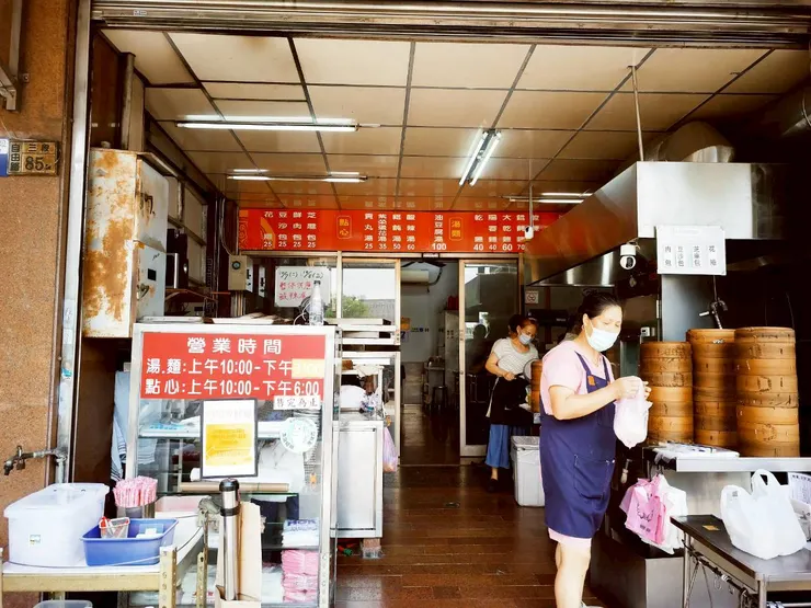 就算是平日的11點店家依舊是忙來忙去