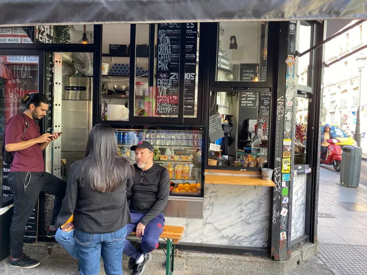 附近的小店都很美耶