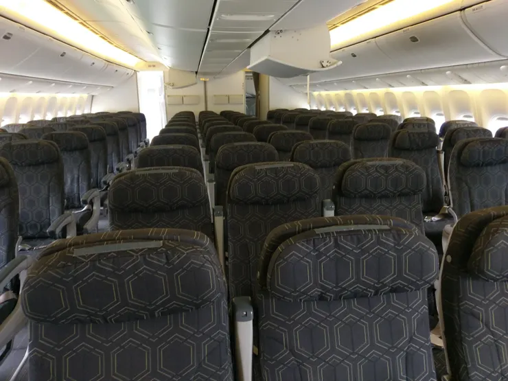 這是長榮航空波音B777-300ER型客機的經濟艙!