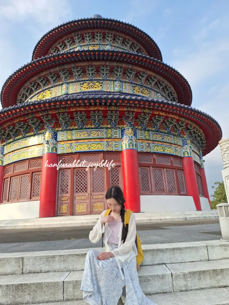 穿著日常的漢服和天壇拍照