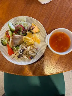 如果追高的話，例如已經上漲超過百分之五，固然有可能追到漲停板，但那樣的機率有多高呢？有多少次都是碰到上漲快到漲停板的程度，然後再一路殺下來，一下就虧損慘重。既然如此，就不要有被殺下來而束手無策的機會。換言之，就是不要買高價股和漲高的個股，如此而已。