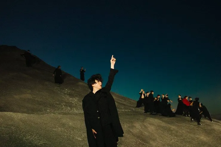 《百年孤寂》劇照，照片中主要演員為莫子儀